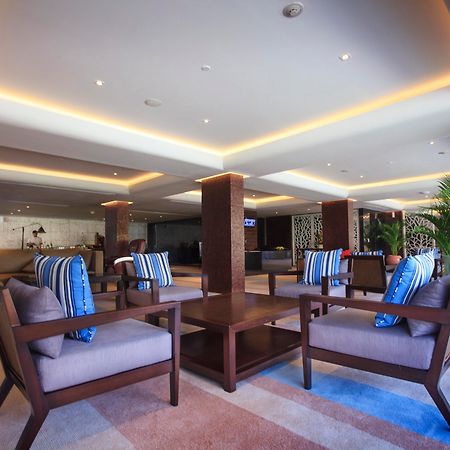 ดับเบิล ซิกซ์ ลักซัวรี โฮเต็ล ซมีญะก์ Hotel เซมินยัค ภายนอก รูปภาพ Lobby