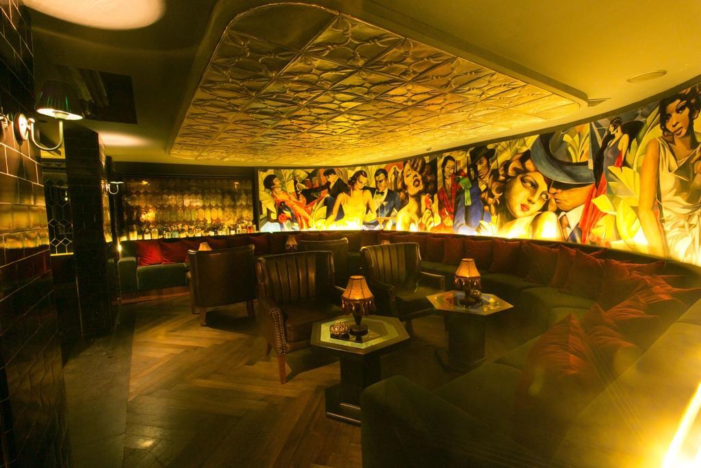 ดับเบิล ซิกซ์ ลักซัวรี โฮเต็ล ซมีญะก์ Hotel เซมินยัค ภายนอก รูปภาพ Interior of the nightclub