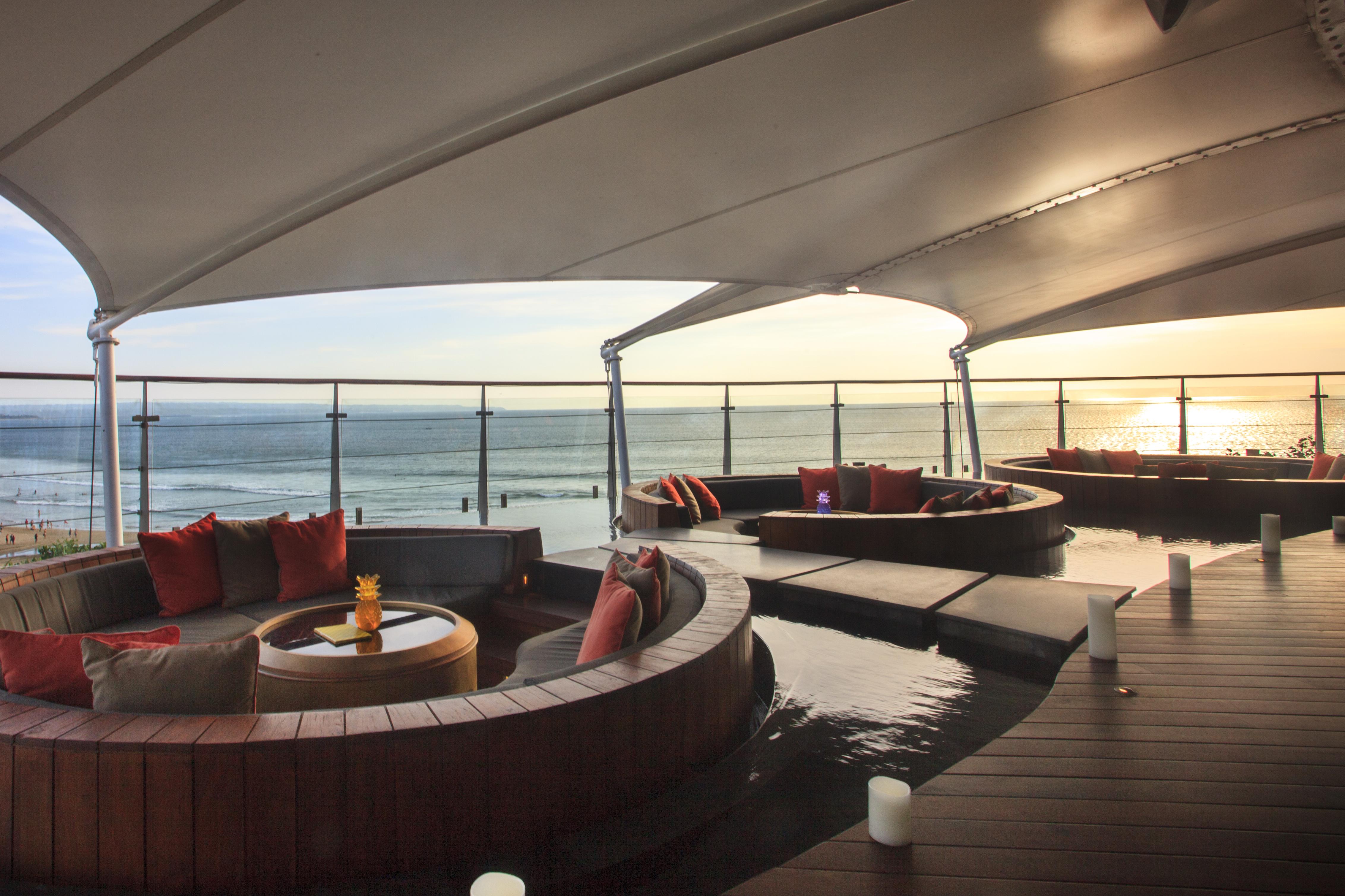 ดับเบิล ซิกซ์ ลักซัวรี โฮเต็ล ซมีญะก์ Hotel เซมินยัค ภายนอก รูปภาพ The Sky Bar